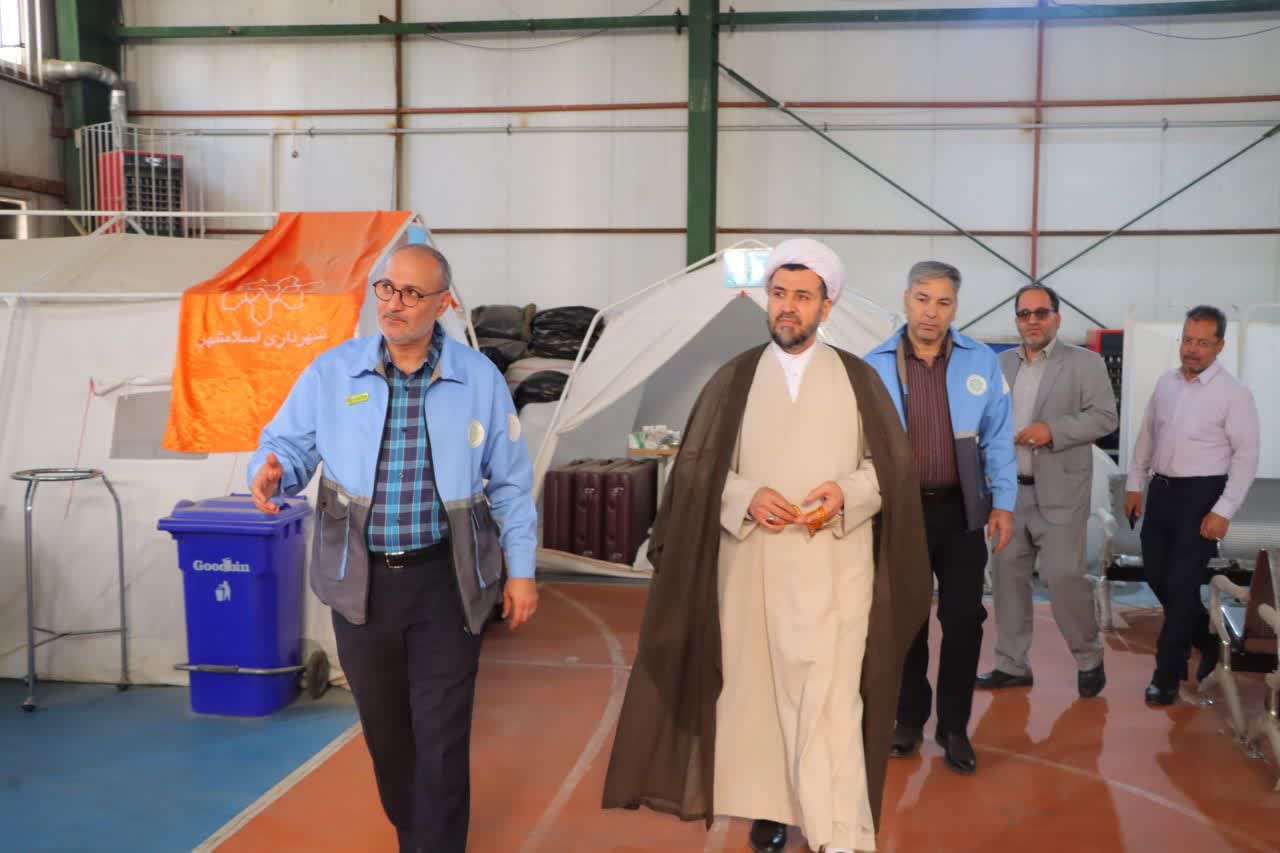 بازدید امام&zwnj; جمعه اسلامشهر از ستاد مدیریت بحران
