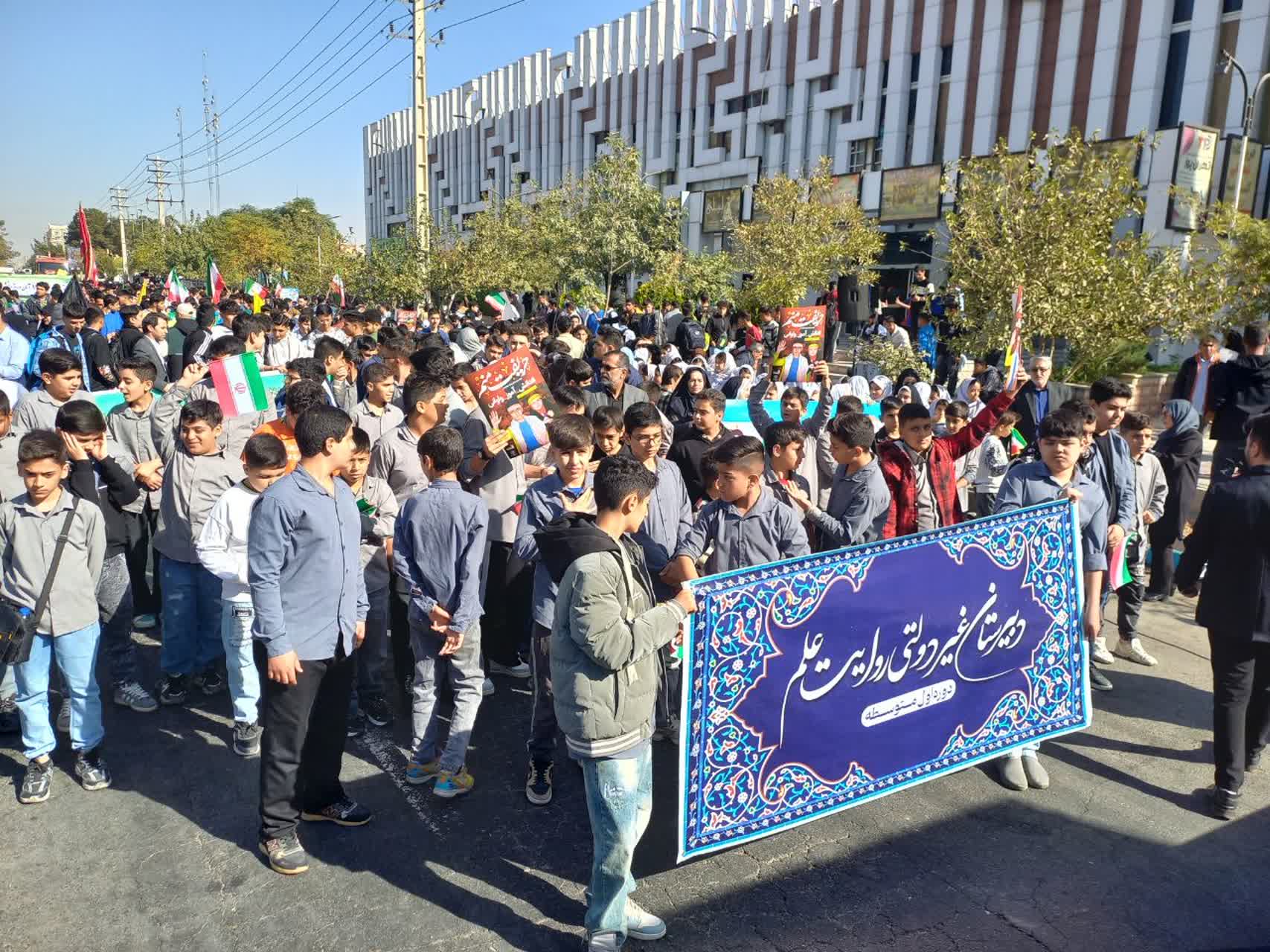 حضور پرشور مردم واوان در راهپیمایی یوم&zwnj;الله 13 آبان