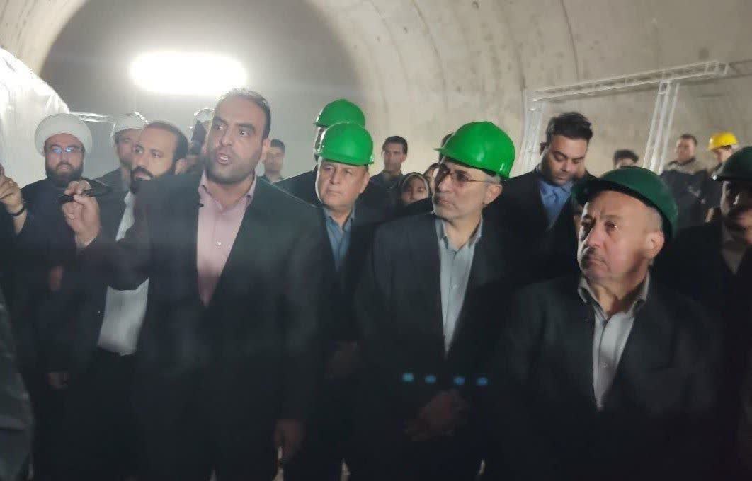 بازدید معاون عمرانی وزیر کشور از عملیات ریل گذاری پروژه متروی اسلامشهر
