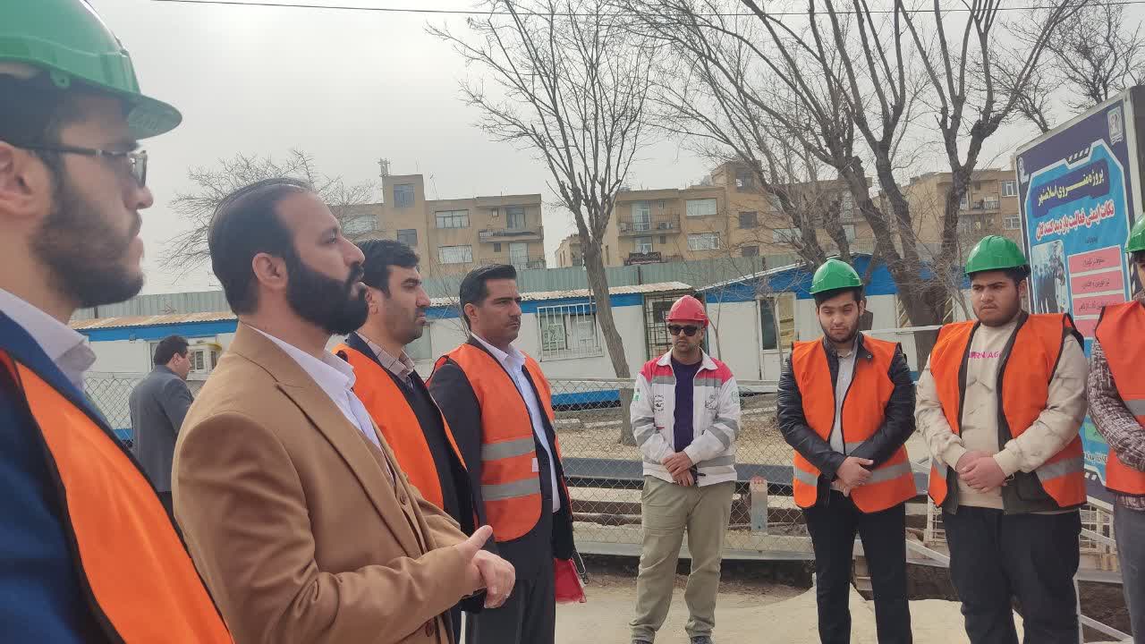 بازدید دانشجویان و دانش آموزان نخبه اسلامشهری از پروژه احداث تونل مکانیزه مترو اسلامشهر
