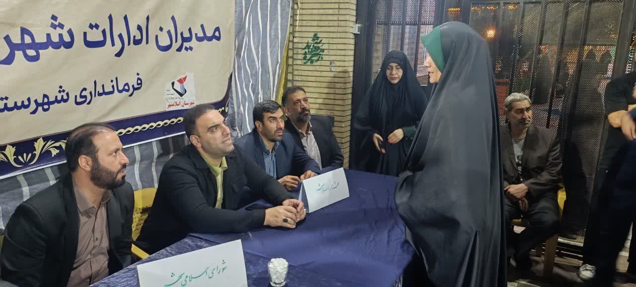 برگزاری میز خدمت شورای شهر و شهرداری اسلامشهر در محل تجمعات شبانه مردمی