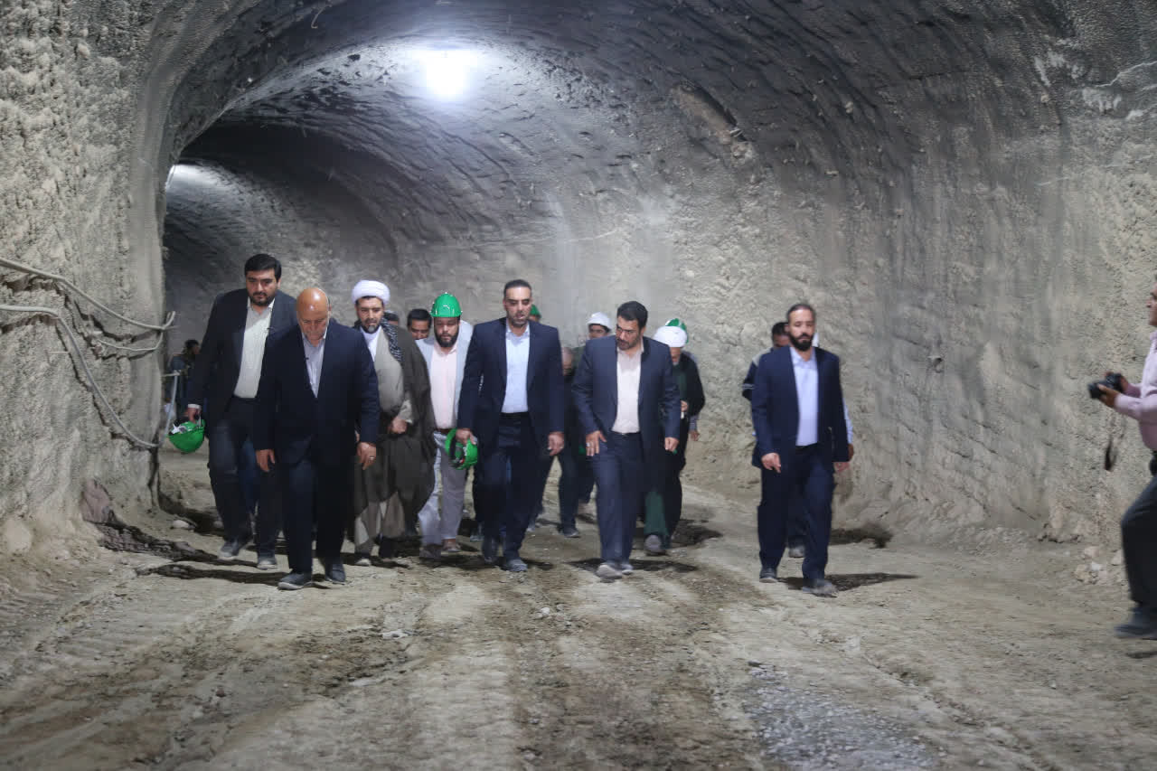 بازدید اعضای شورای تامین شهرستان از پروژه ریل گذاری و روسازی خط متروی تهران اسلامشهر