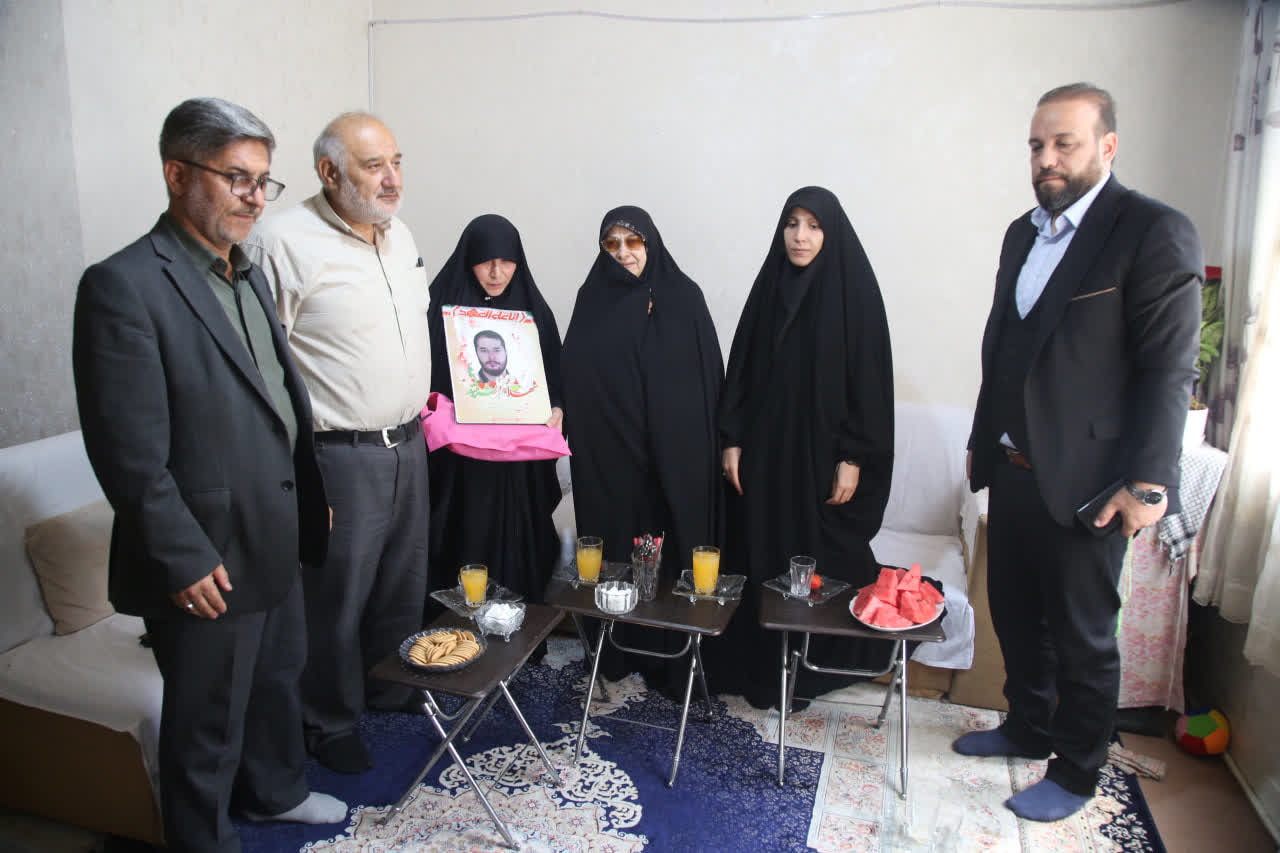 دیدار مسئولین با خانواده های معظم شهدای جنگ رمضان در اسلامشهر