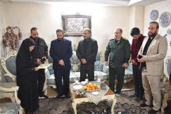 دیدار مسئولین شهری با خانواده شهید میکائیل حسن نژاد